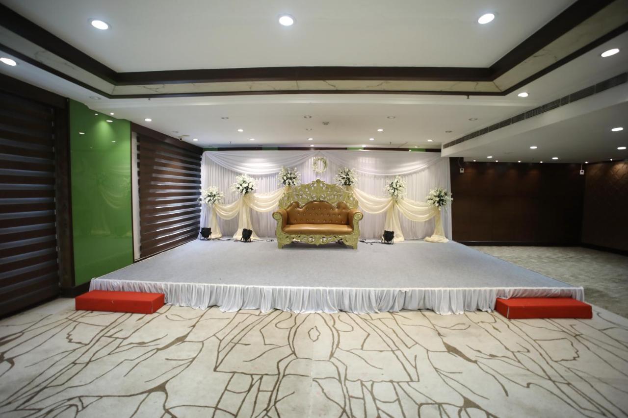 The Byke Suraj Plaza Pure Veg, Тхане Экстерьер фото