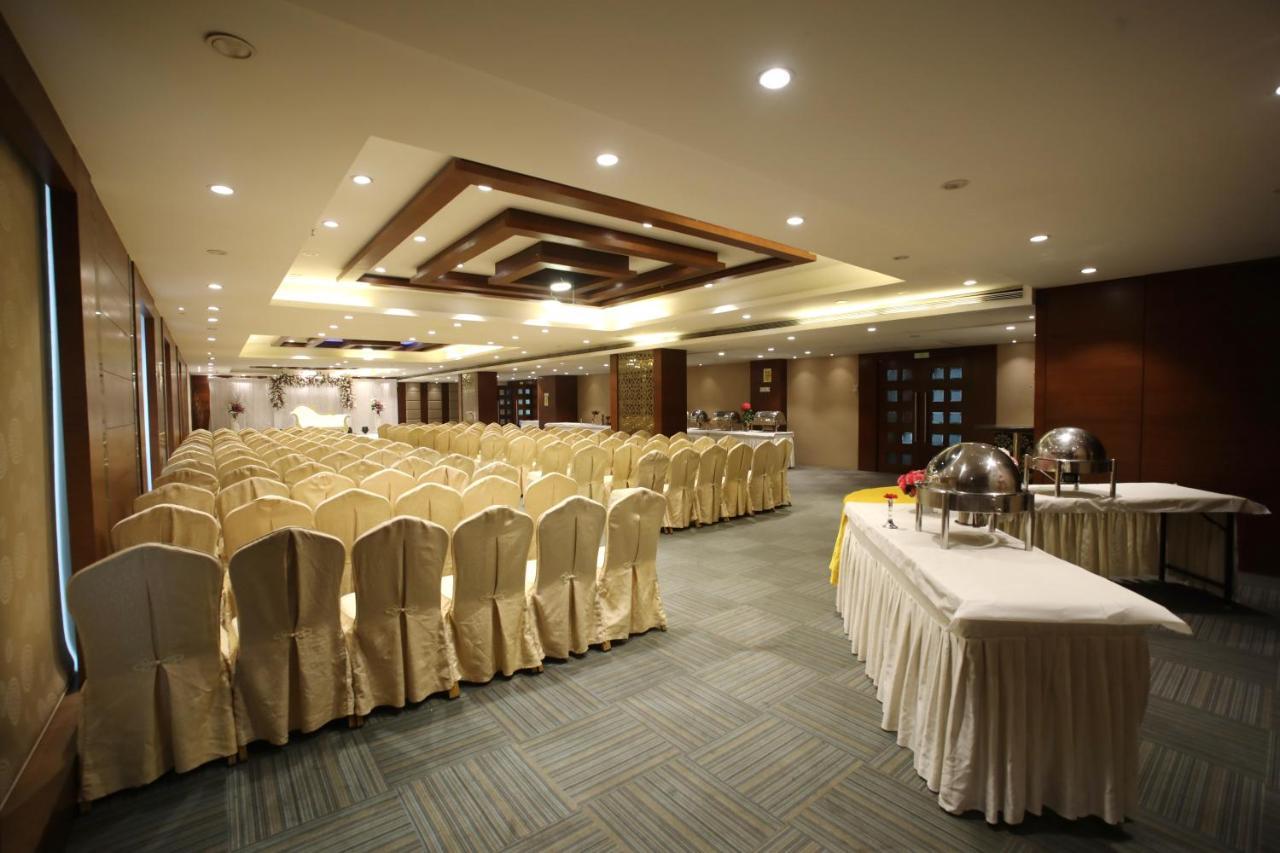 The Byke Suraj Plaza Pure Veg, Тхане Экстерьер фото
