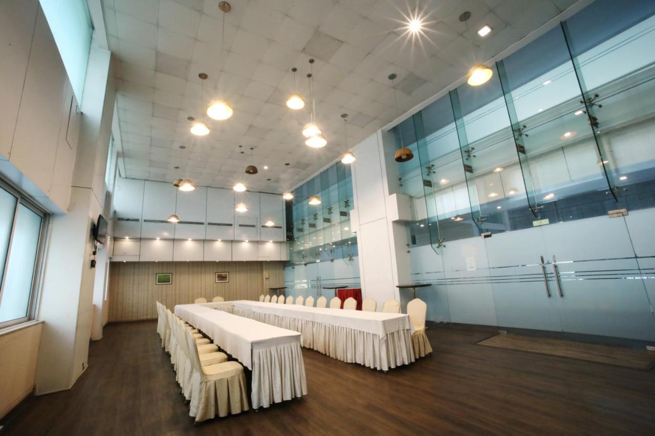 The Byke Suraj Plaza Pure Veg, Тхане Экстерьер фото