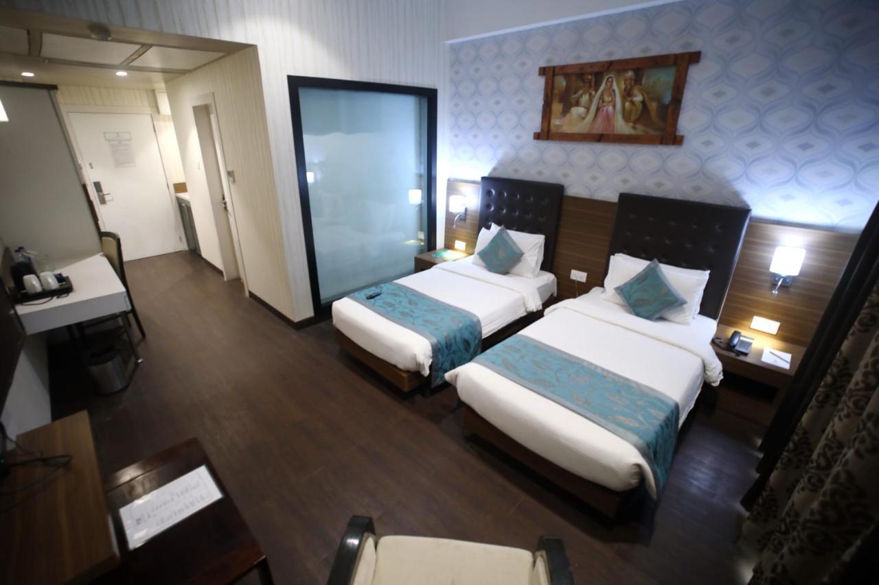 The Byke Suraj Plaza Pure Veg, Тхане Экстерьер фото