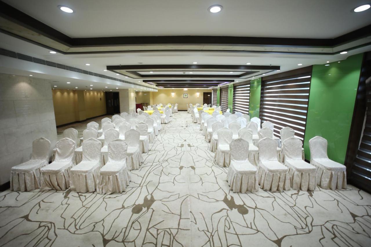 The Byke Suraj Plaza Pure Veg, Тхане Экстерьер фото