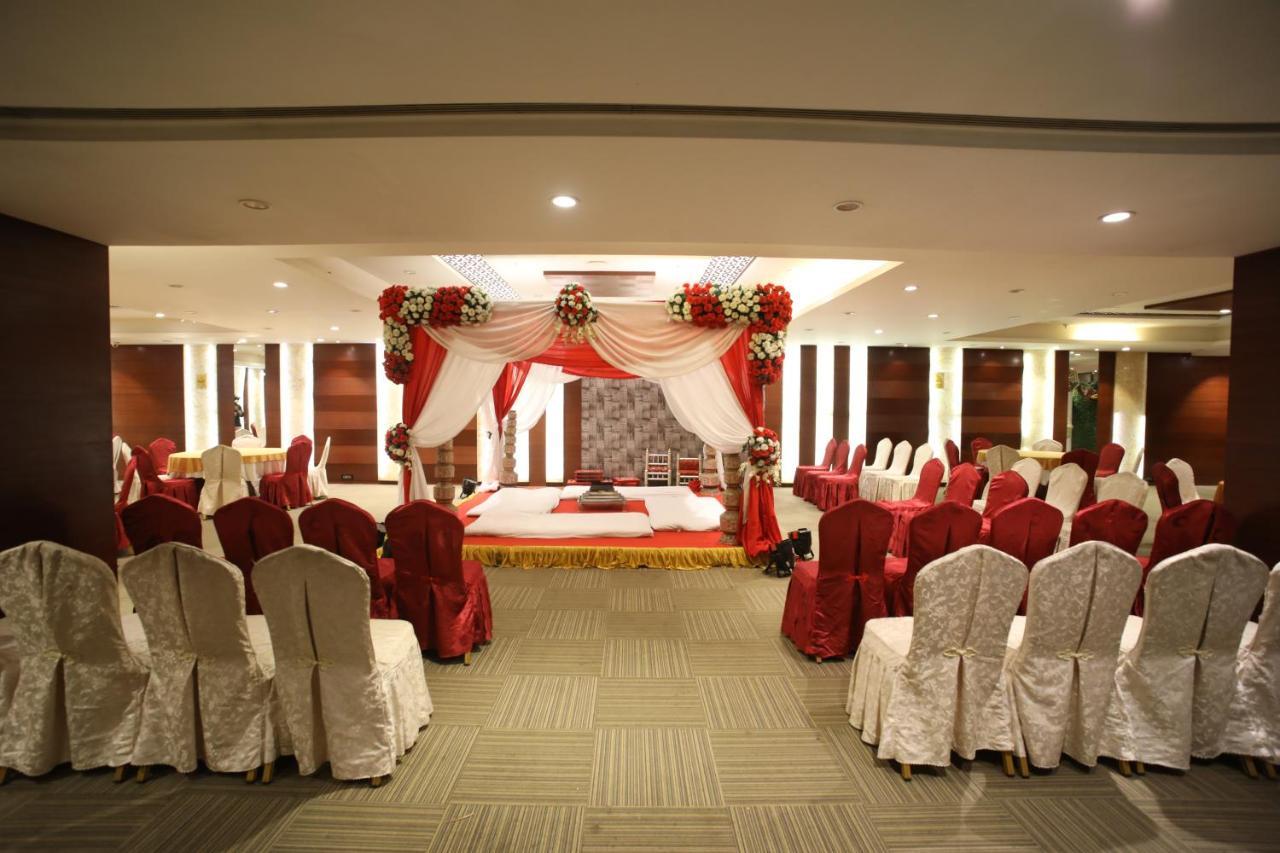 The Byke Suraj Plaza Pure Veg, Тхане Экстерьер фото