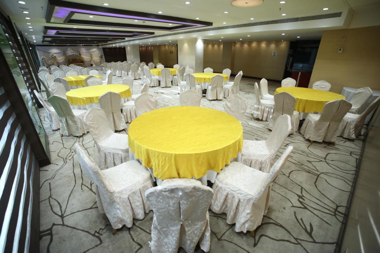 The Byke Suraj Plaza Pure Veg, Тхане Экстерьер фото