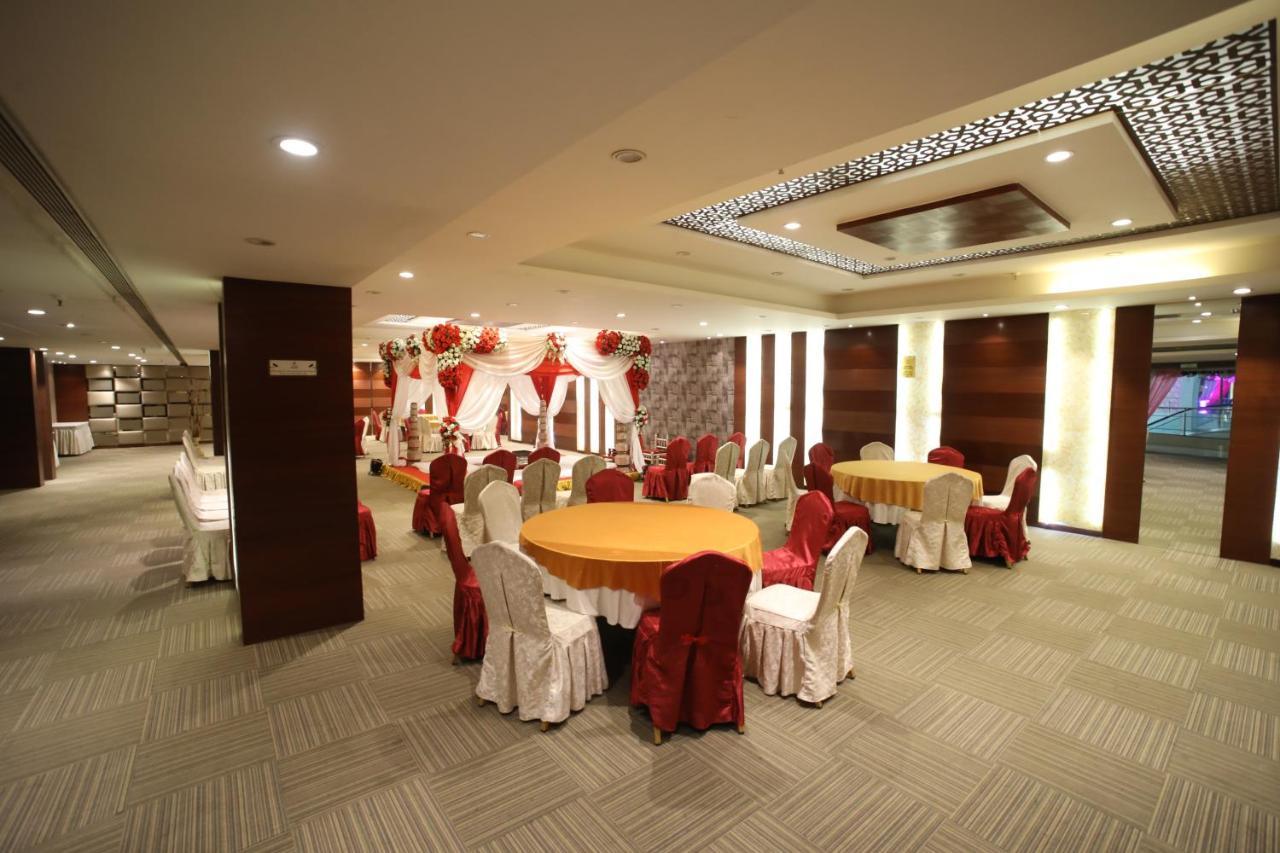 The Byke Suraj Plaza Pure Veg, Тхане Экстерьер фото