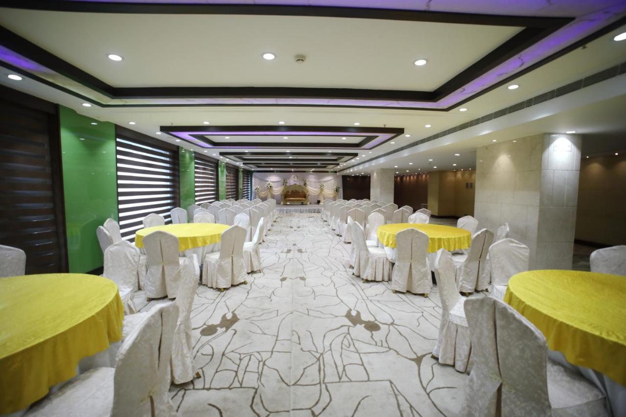 The Byke Suraj Plaza Pure Veg, Тхане Экстерьер фото