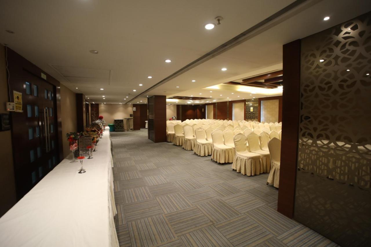 The Byke Suraj Plaza Pure Veg, Тхане Экстерьер фото