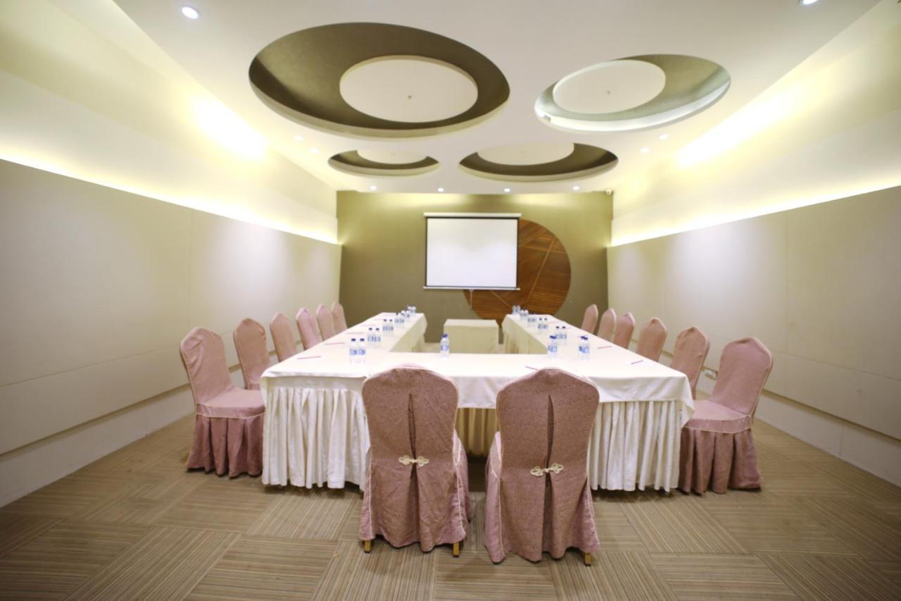 The Byke Suraj Plaza Pure Veg, Тхане Экстерьер фото