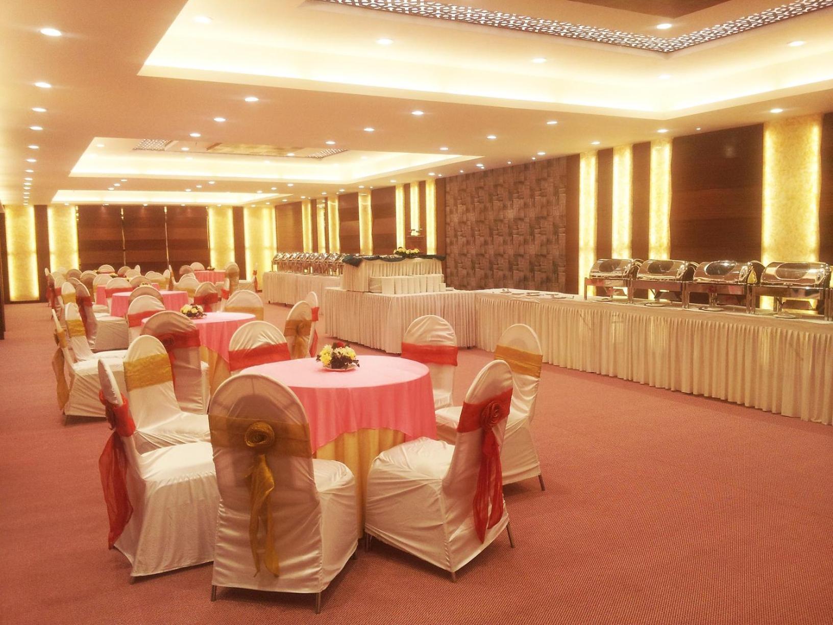 The Byke Suraj Plaza Pure Veg, Тхане Экстерьер фото