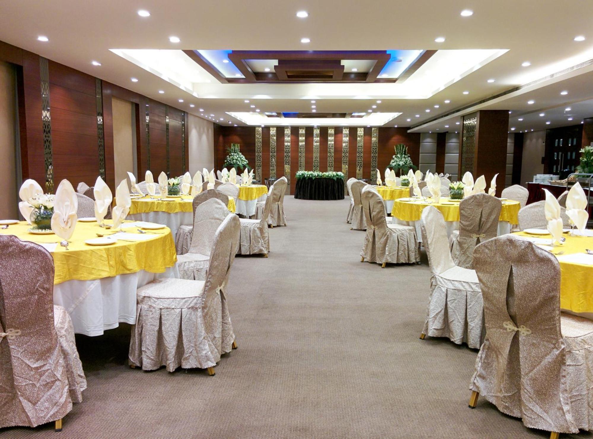 The Byke Suraj Plaza Pure Veg, Тхане Экстерьер фото