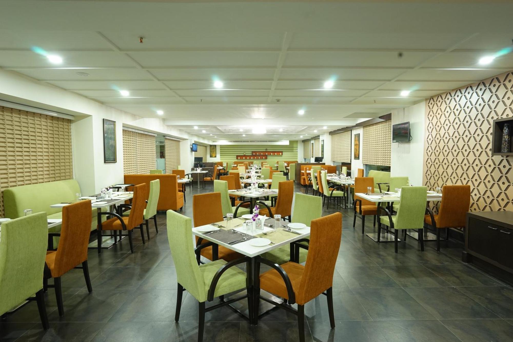 The Byke Suraj Plaza Pure Veg, Тхане Экстерьер фото