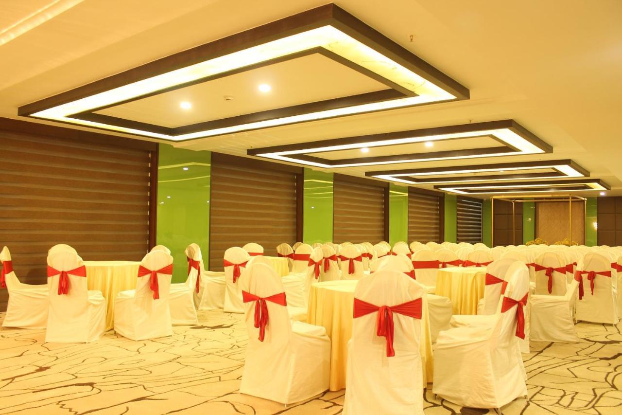 The Byke Suraj Plaza Pure Veg, Тхане Экстерьер фото
